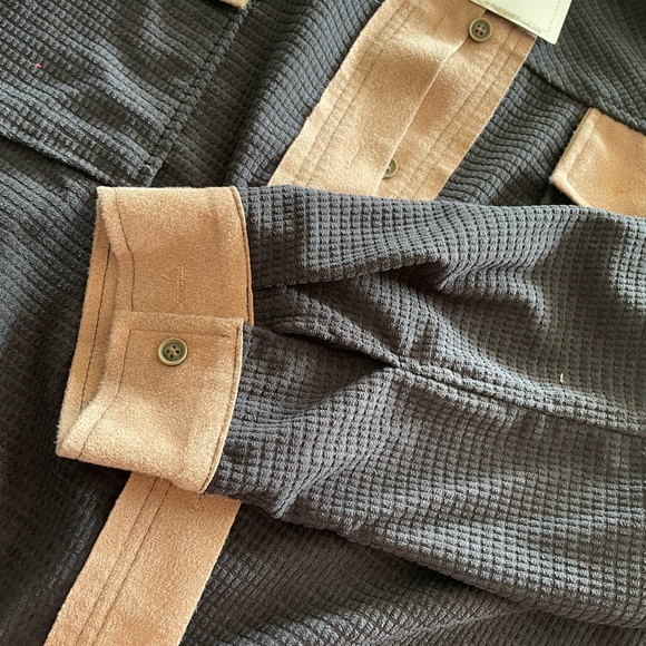 Longsleeve button up shirts very heavy Great for winter. - Picture 8 of 10